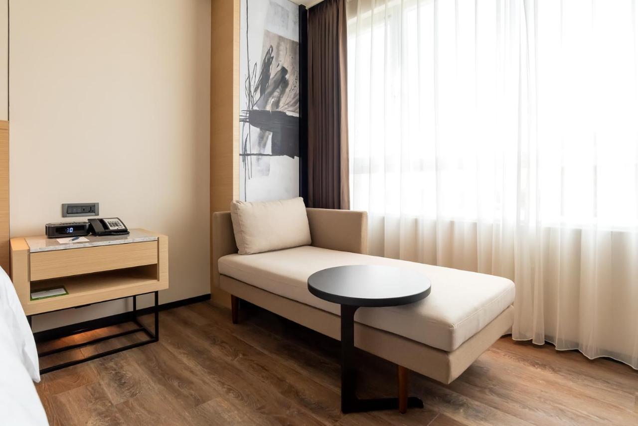 Executive King Room with Lounge Access